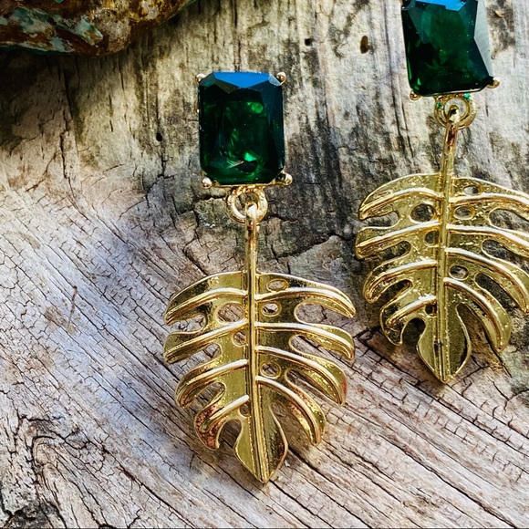 FP Emerald Monstera Drop Earrings - Picture 2 of 4